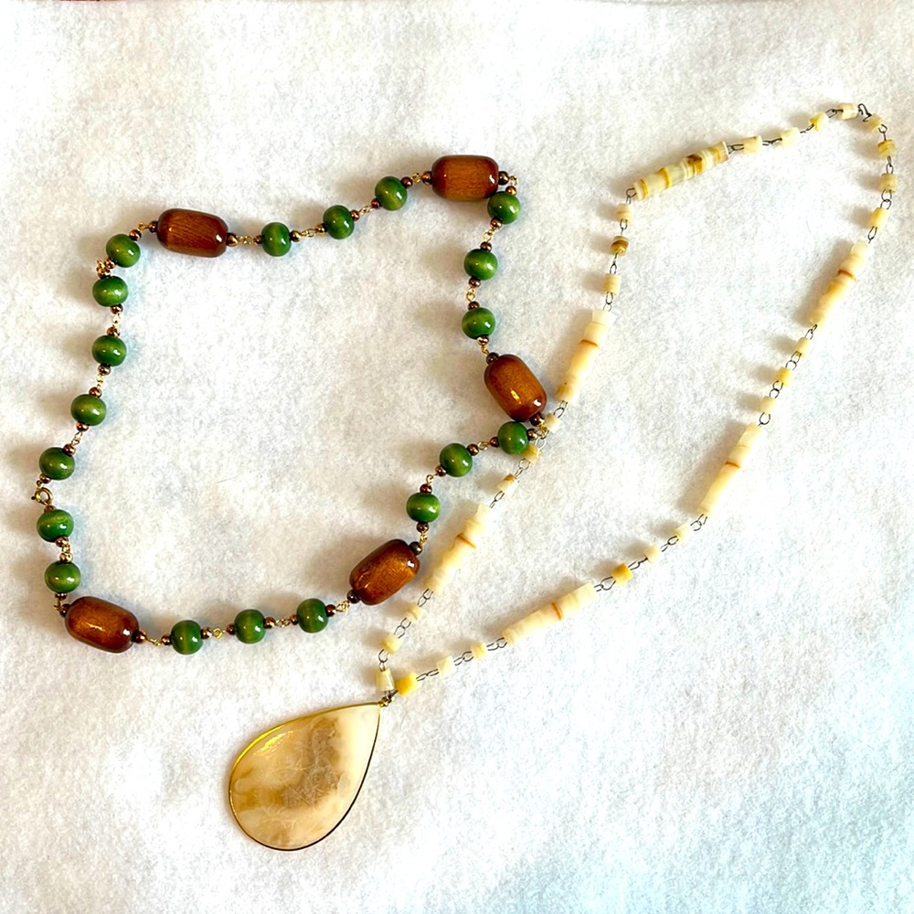 Set of 2 vintage beaded necklaces